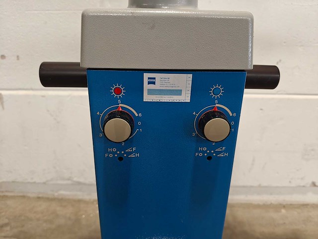 Carll zeiss microscope opmi 1-fc on universal s2 floorstand - afbeelding 12 van  18