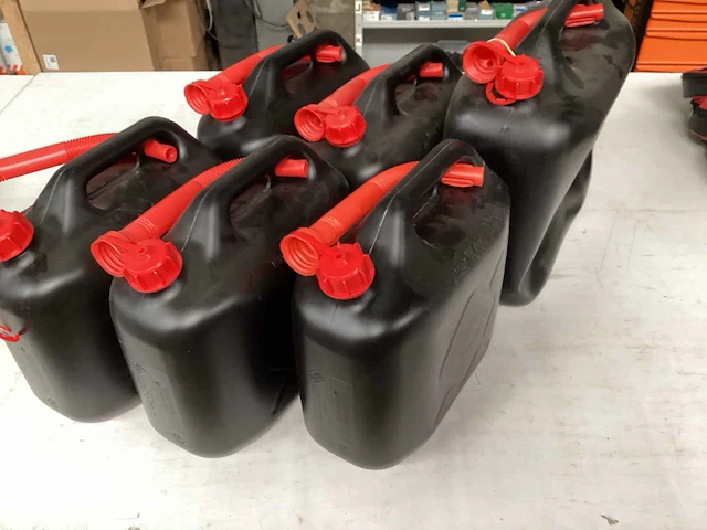 Carpoint diverse jerrycans 10 en 20 liter (6x) - afbeelding 1 van  4