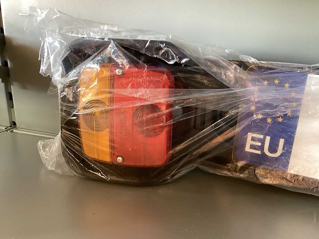 Carpoint lichtbalk voor fietsdrager - afbeelding 4 van  4