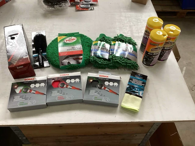 Carpoint mix kavel diverse autopoetsmaterialen - afbeelding 1 van  6