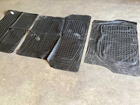 Carpoint mix kavel rubber kofferbakmat, diverse maten (5x) - afbeelding 1 van  3