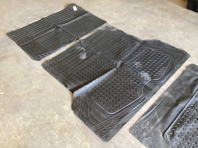 Carpoint mix kavel rubber kofferbakmat, diverse maten (5x) - afbeelding 3 van  3