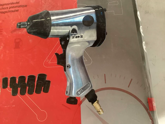Carpoint slagmoersleutel met doppen - afbeelding 5 van  5