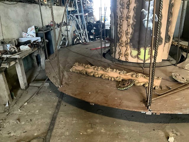 Carrousel - afbeelding 22 van  28