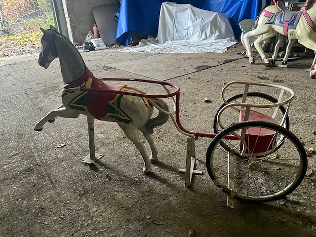 Carrouselpaard met kar - afbeelding 1 van  10