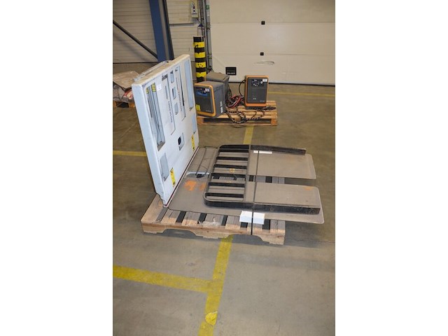 Cascade push en pull voorzetapparatuur voor heftruck bouwjaar 2017 - afbeelding 12 van  13