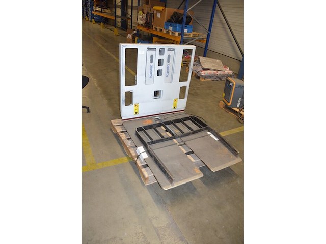 Cascade push en pull voorzetapparatuur voor heftruck bouwjaar 2017 - afbeelding 13 van  13