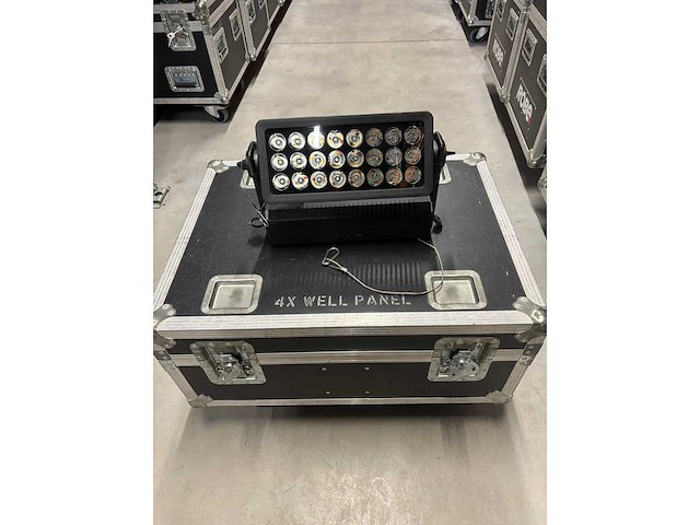 Case met 4x chauvet well panel (4x) - afbeelding 2 van  2