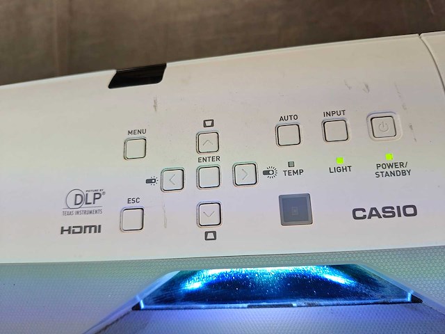 Casio - xj-ut311wn - ultra short throw laser beamer - 4213 uren projectors & projection - afbeelding 2 van  8
