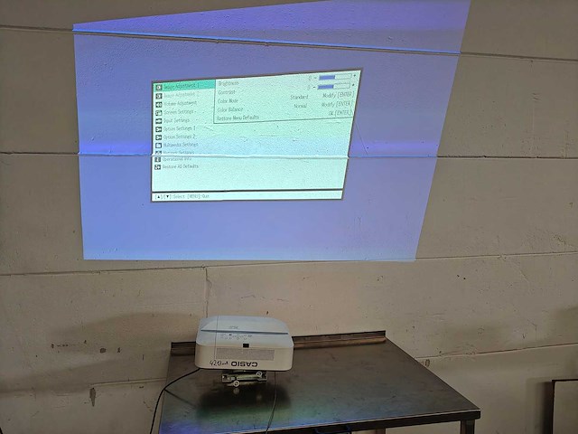 Casio - xj-ut311wn - ultra short throw laser beamer - 4213 uren projectors & projection - afbeelding 8 van  8