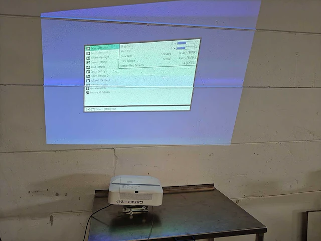 Casio - xj-ut311wn - ultra short throw laser beamer - 4213 uren projectors & projection - afbeelding 8 van  8