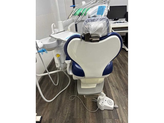 Castalini tandarts apparatuur tandartsstoel - afbeelding 2 van  4