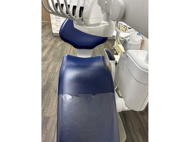 Castalini tandarts apparatuur tandartsstoel - afbeelding 3 van  4