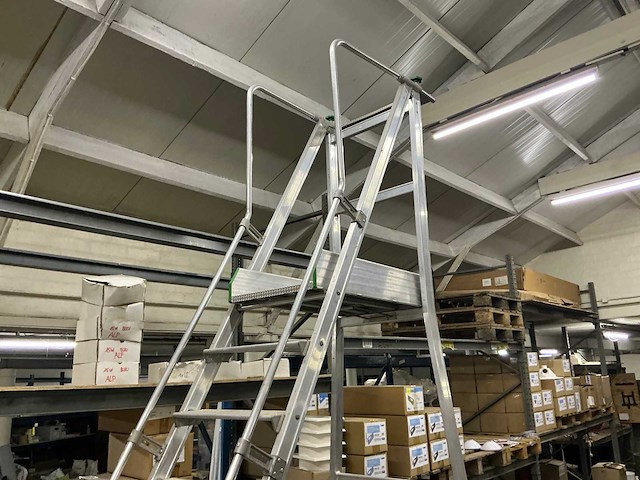 Castiglia mobiele aluminium platformladder. - afbeelding 2 van  6