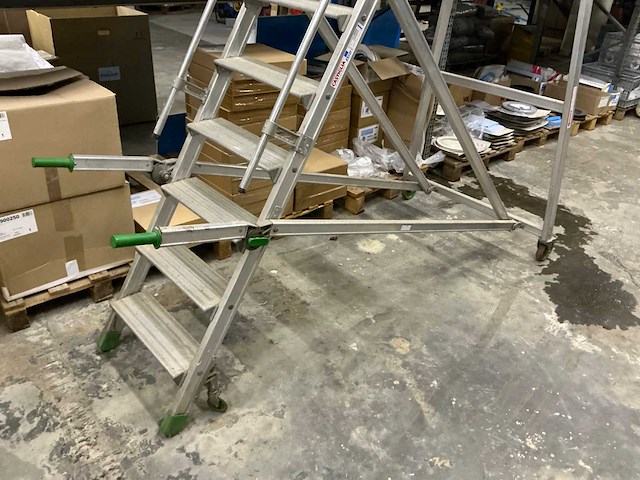 Castiglia mobiele aluminium platformladder. - afbeelding 4 van  6
