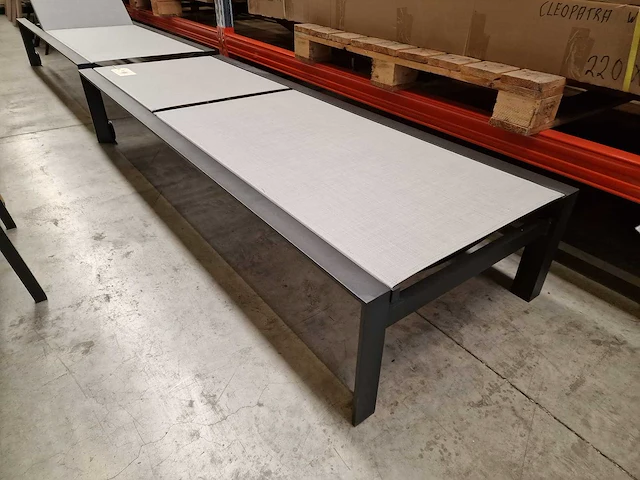 Castle-line - alu ligbed alu ligbed lausanne charcoal mat textilene light grijs - afbeelding 2 van  8