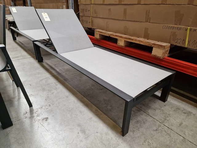 Castle-line - alu ligbed alu ligbed lausanne charcoal mat textilene light grijs - afbeelding 1 van  8