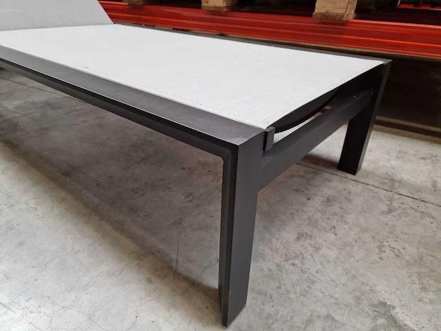 Castle-line - alu ligbed alu ligbed lausanne charcoal mat textilene light grijs - afbeelding 3 van  8