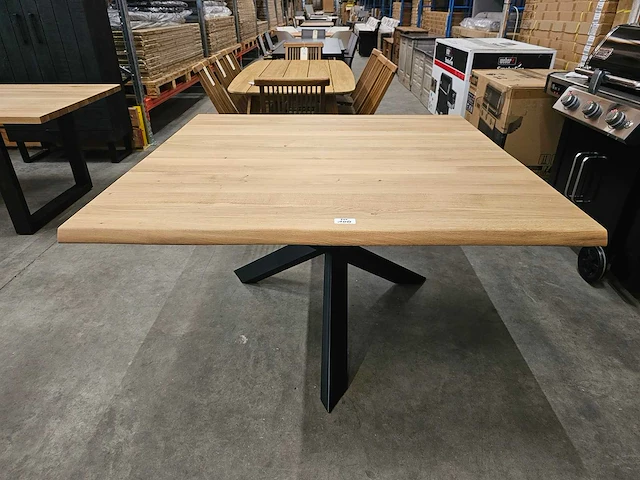 Castle-line eik interieurtafel met massief blad 140 x 140cm dikte 4cm - afbeelding 2 van  4