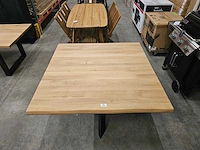 Castle-line eik interieurtafel met massief blad 140 x 140cm dikte 4cm - afbeelding 3 van  4