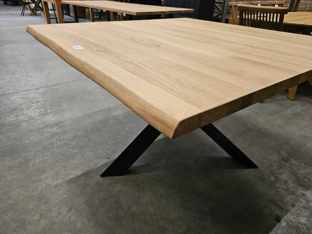 Castle-line eik interieurtafel met massief blad 140 x 140cm dikte 4cm - afbeelding 4 van  4