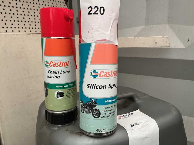 Castrol,inhoud 750 ml spuitbus siliconen spray en ketting smering(6x) - afbeelding 1 van  1