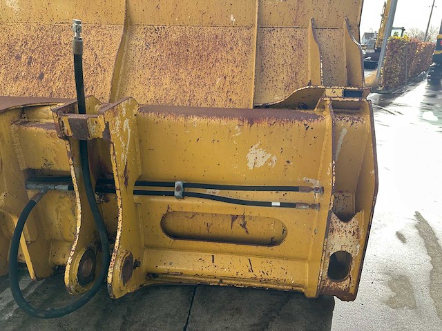 Cat - 2015 - ch-09-000132-15 - voorzetapparatuur - hoogkipbak - afbeelding 2 van  16