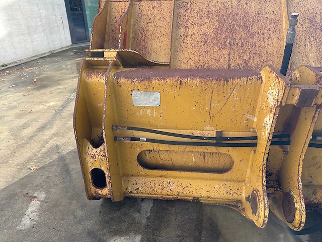 Cat - 2015 - ch-09-000132-15 - voorzetapparatuur - hoogkipbak - afbeelding 4 van  16