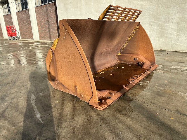 Cat - 2015 - ch-09-000132-15 - voorzetapparatuur - hoogkipbak - afbeelding 1 van  16