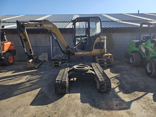 Caterpilar 302.5c mini graafmachine - afbeelding 10 van  12