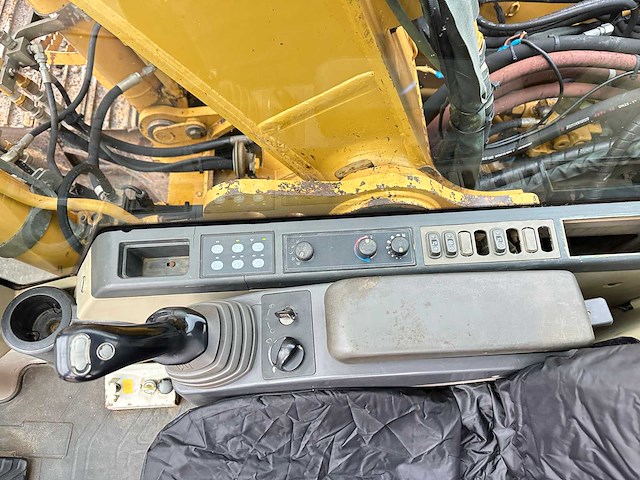Caterpillar - 2004 - 315c - rupsgraafmachine - afbeelding 37 van  48