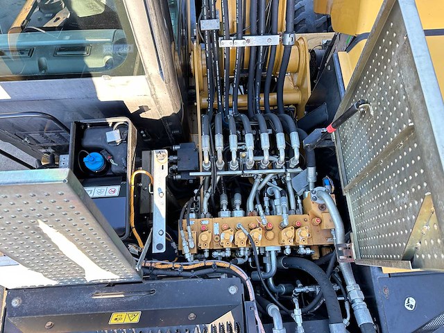 Caterpillar - 2014 - m313d - banden graafmachine - afbeelding 32 van  64