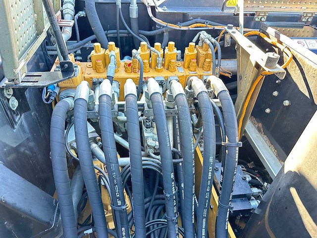 Caterpillar - 2014 - m313d - banden graafmachine - afbeelding 41 van  64