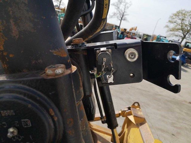 Caterpillar - 2015 - d6t lgp - bulldozer - afbeelding 29 van  67