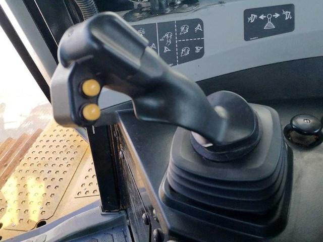 Caterpillar - 2015 - d6t lgp - bulldozer - afbeelding 44 van  67