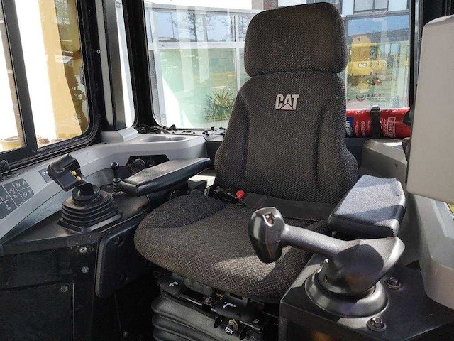 Caterpillar - 2015 - d6t lgp - bulldozer - afbeelding 61 van  67