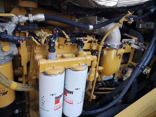 Caterpillar - 2015 - d6t lgp - bulldozer - afbeelding 65 van  67