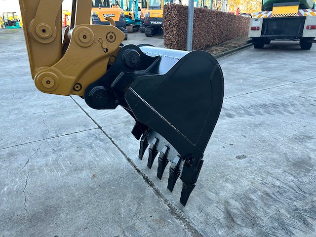 Caterpillar - 2021 - 305.5e2 - midigraafmachine - afbeelding 1 van  8