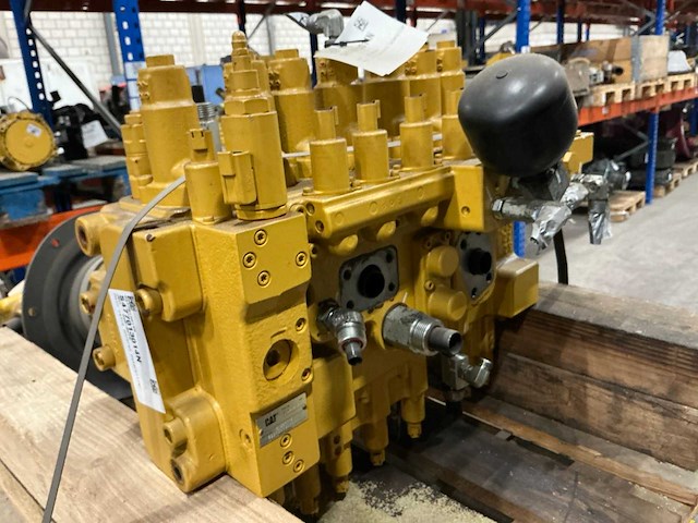 Caterpillar 313 valve control - afbeelding 2 van  4