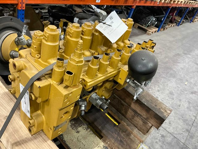 Caterpillar 313 valve control - afbeelding 3 van  4