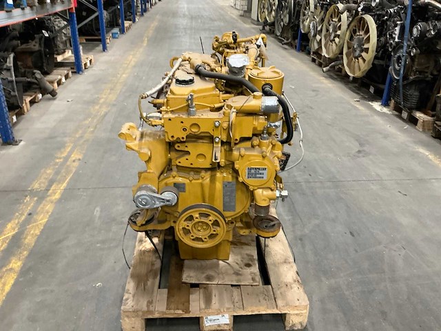 Caterpillar 320 c4.4 dieselmotor - afbeelding 2 van  8