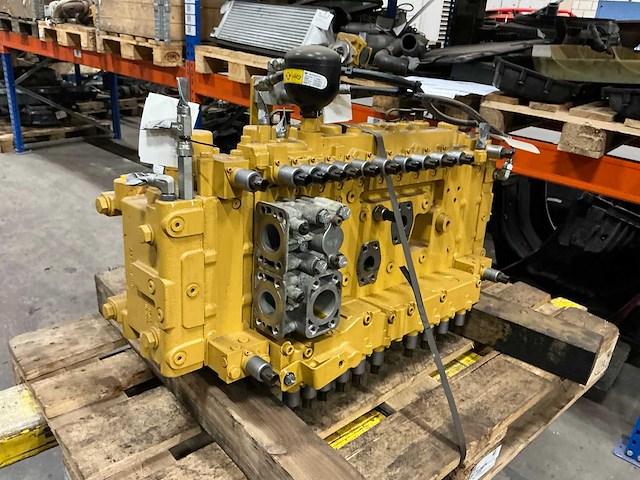 Caterpillar 320 hydraulisch ventiel - afbeelding 5 van  6