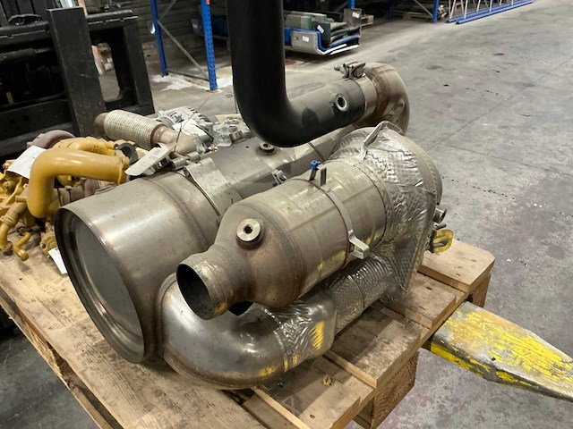 Caterpillar 320 katalysator - afbeelding 1 van  5