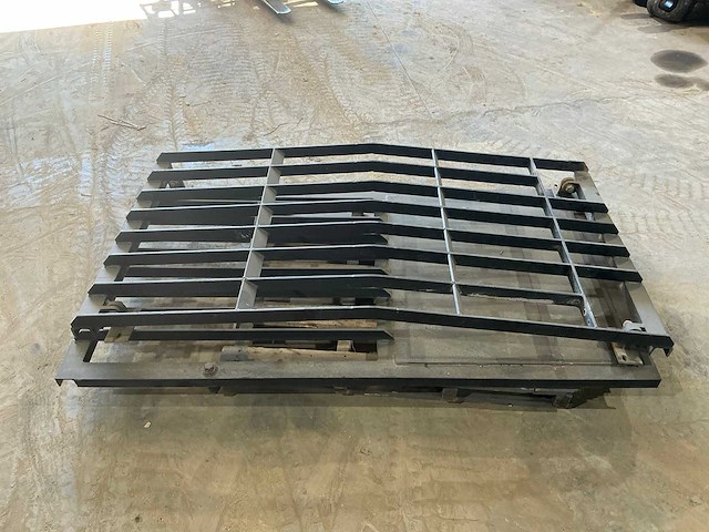 Caterpillar 336 metalen cabine bescherming - afbeelding 1 van  3