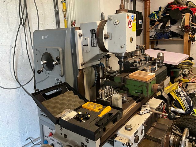 Cbm freesmachine - afbeelding 14 van  28