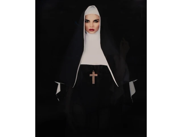 Cécile plaisance (1968), 'nun alex #2018' (2017), original print on lenticular sheet, n° 5/8 163.5 x 123.5 cm. (64.37 x 48.61 in.) - afbeelding 4 van  11