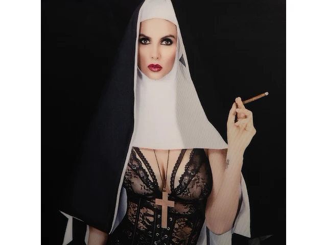 Cécile plaisance (1968), 'nun alex #2018' (2017), original print on lenticular sheet, n° 5/8 163.5 x 123.5 cm. (64.37 x 48.61 in.) - afbeelding 11 van  11