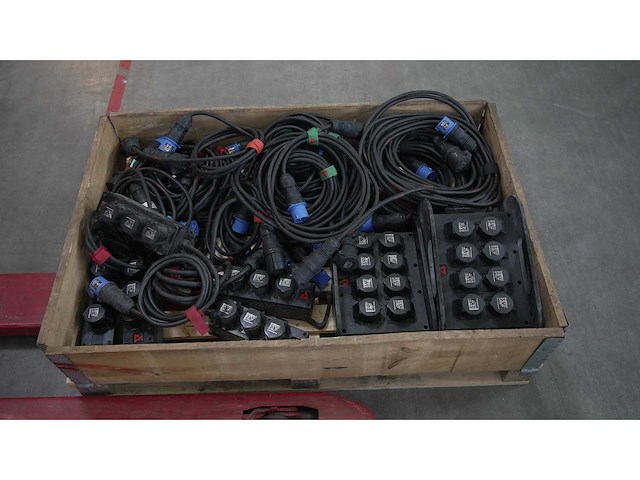 Cee 16a mono cable sets - 10 x 3m + 10 x 5m + 5 x 10m + 2 x breakout + 5 x cee triplet - afbeelding 1 van  1
