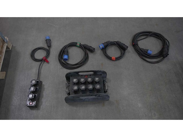 Cee 16a mono cable sets - 10 x 3m + 10 x 5m + 5 x 10m + 2 x breakout + 5 x cee triplet - afbeelding 1 van  2