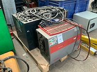 Celectric 24/4 pzv 320 batterij met acculader - afbeelding 1 van  5